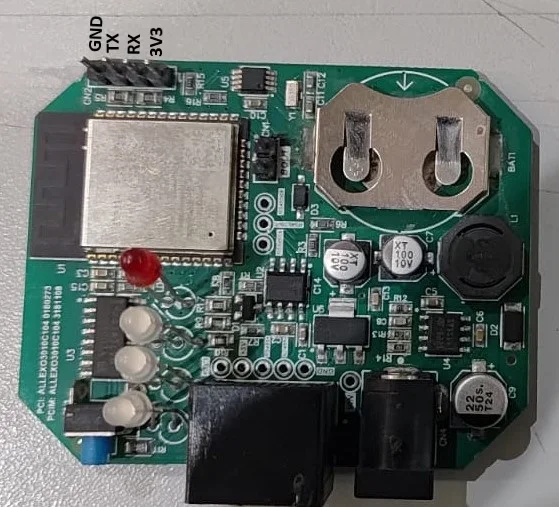 Placa ED100 com GND, TX, RX e 3V3 identificados no conector UART