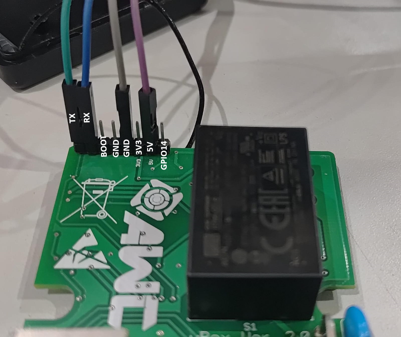 Pinout anotado na placa uBox com sinais TX, RX, BOOT, GND, 3V3, 5V e GPIO14