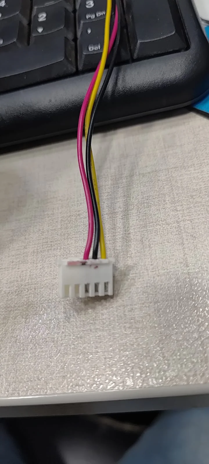 Segundo conector do W0 montado com terminais transpostos do chicote W01
