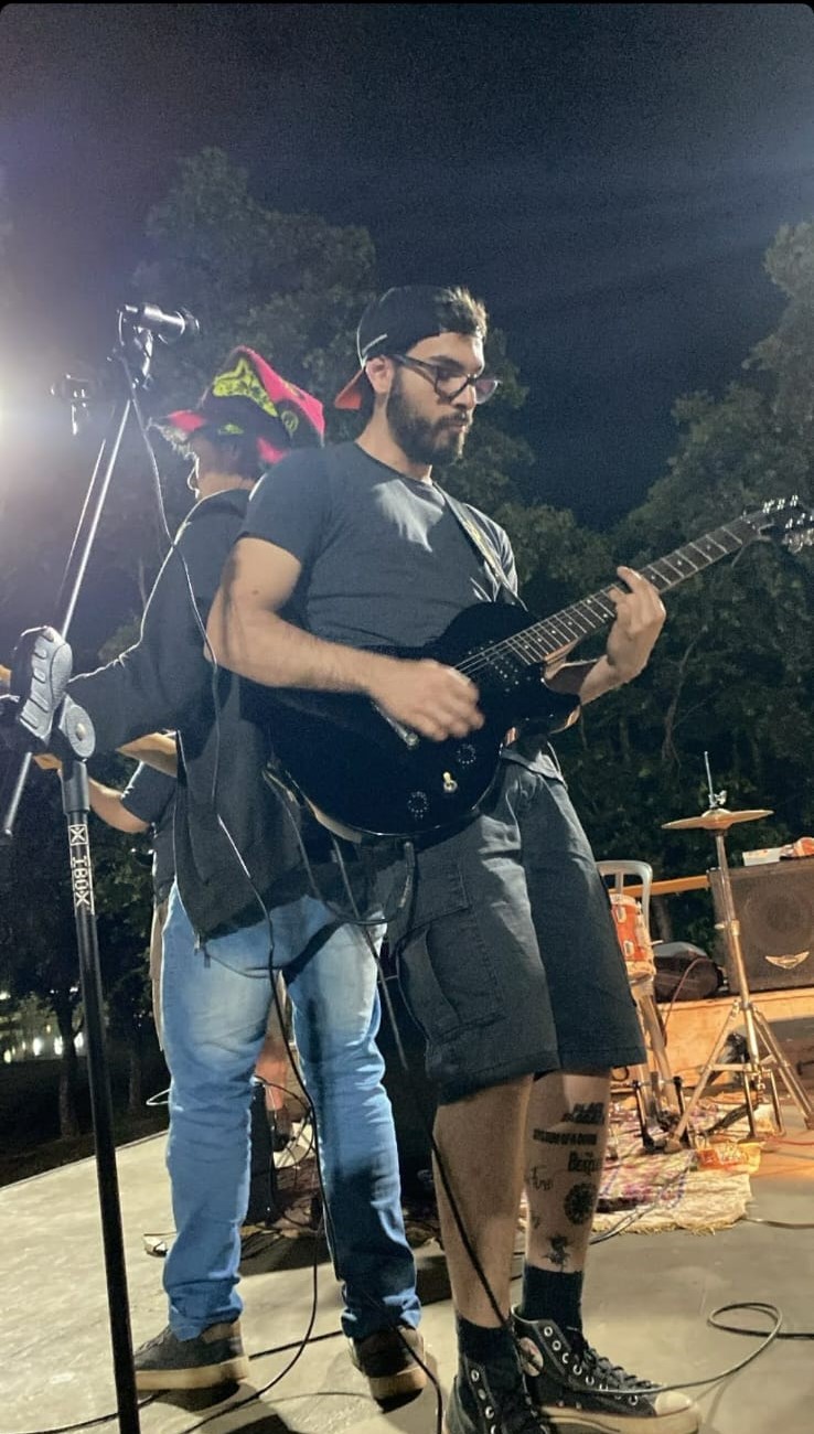 Pedro e Vitor durante uma apresentação musical em Guaíra